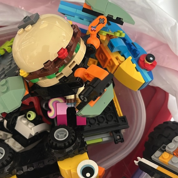 LEGOS!!!!!!!! - Picture 7 of 8